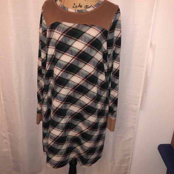 Large Plaid Boutique Dress - Picture 1 of 7